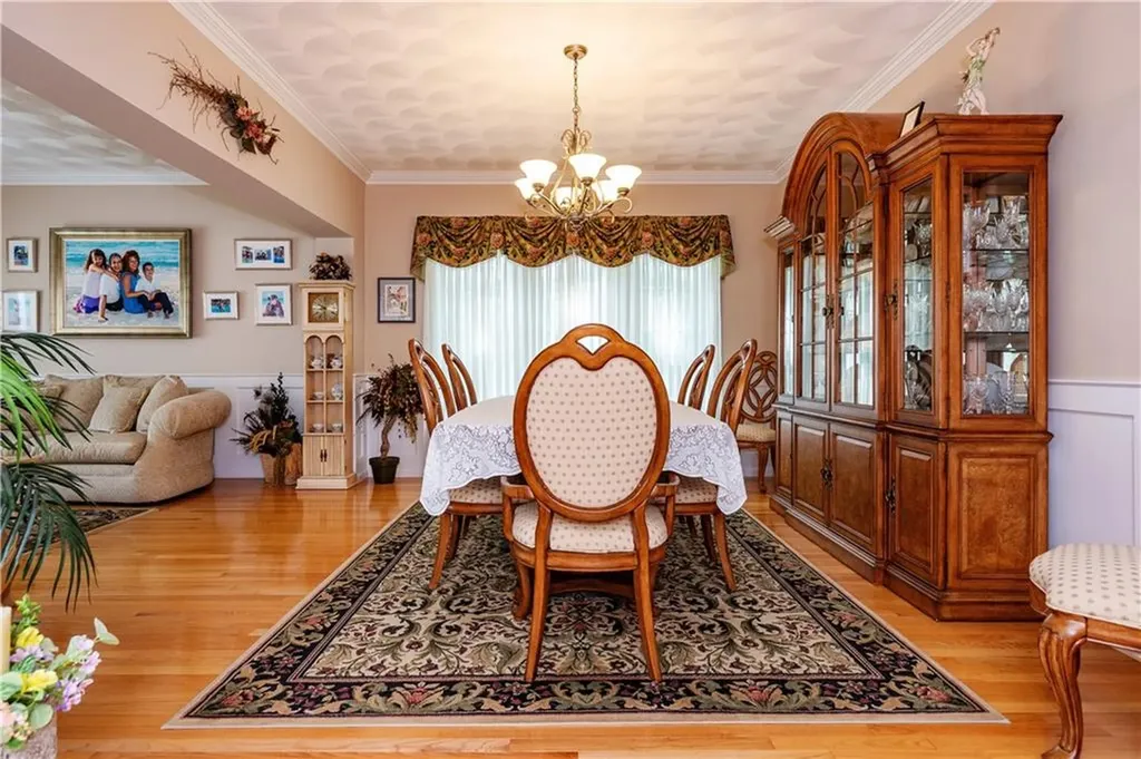 9 Wilshire Lane Cranston RI 02921