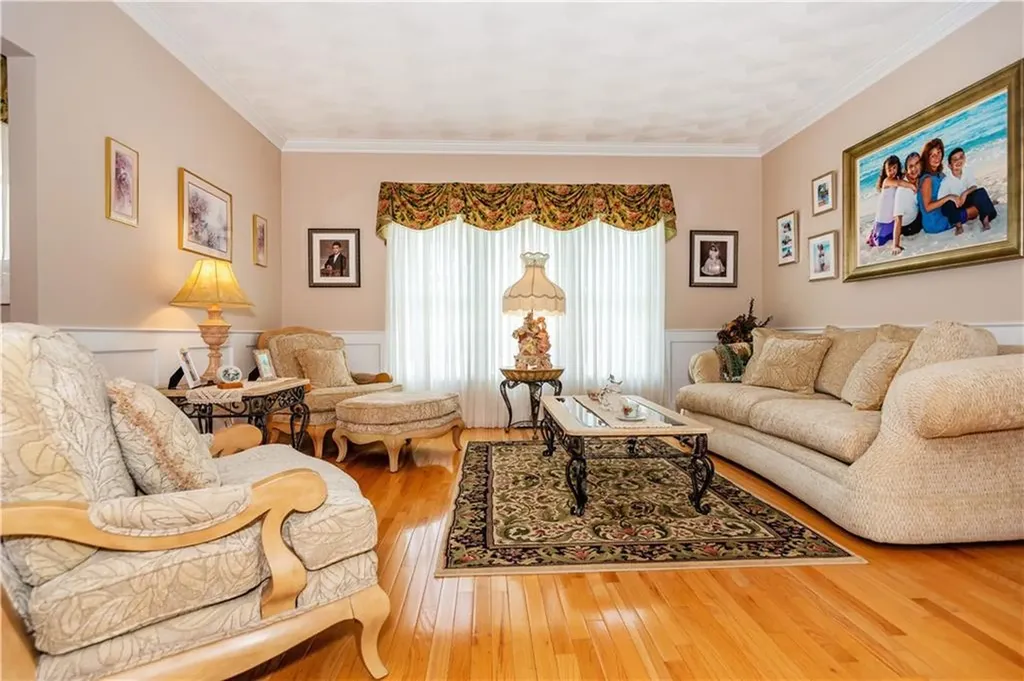 9 Wilshire Lane Cranston RI 02921