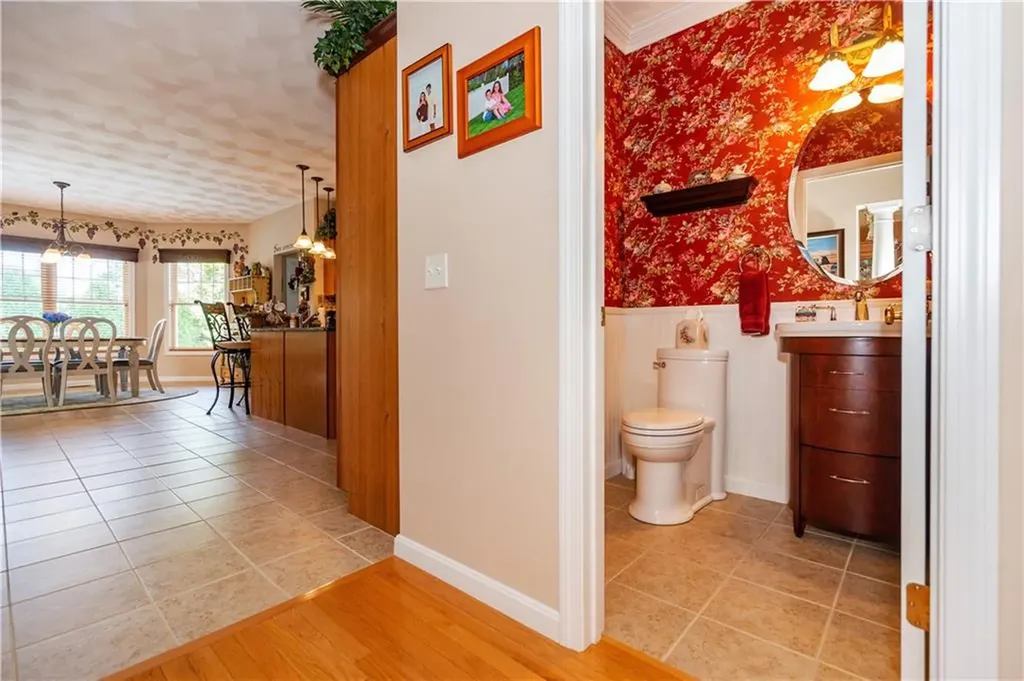 9 Wilshire Lane Cranston RI 02921