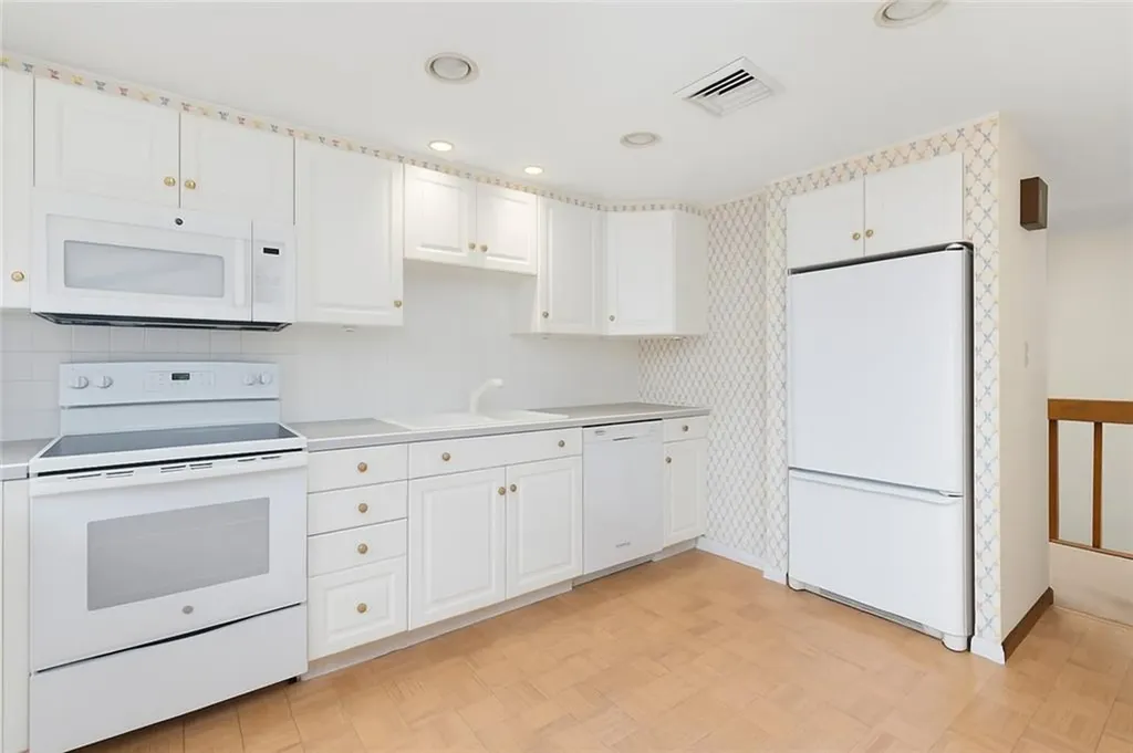 59 Lakewood Drive Narragansett RI 02882