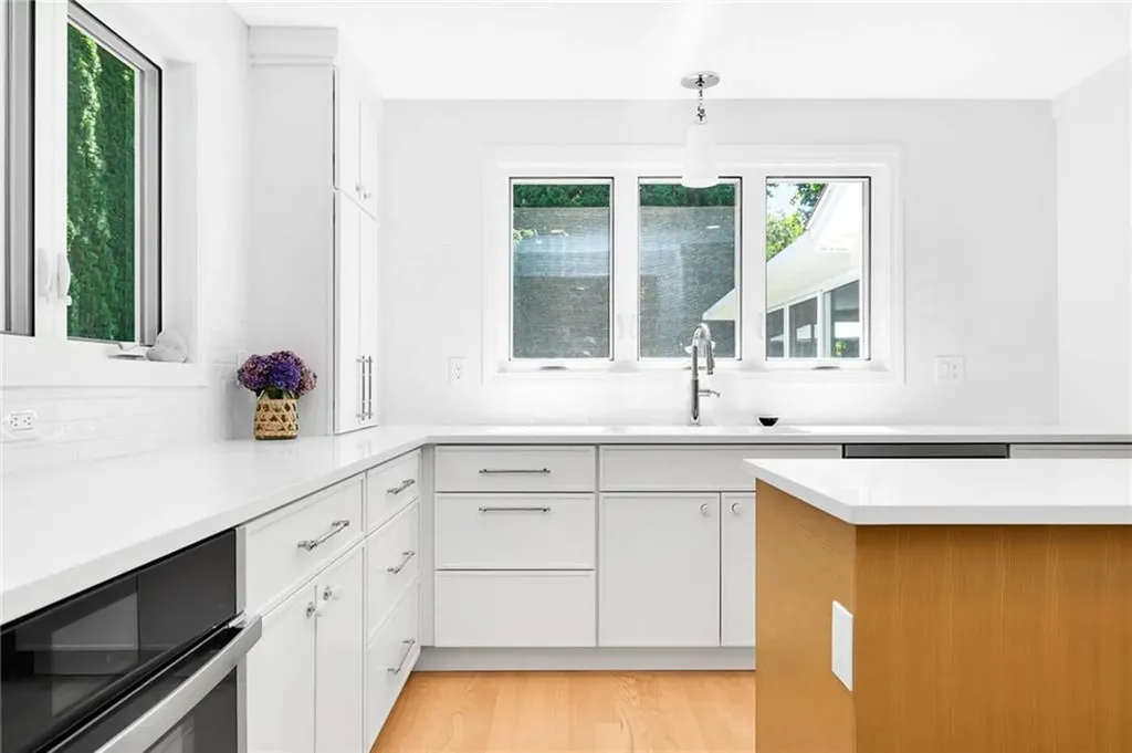 114 Rodman Street Narragansett RI 02882