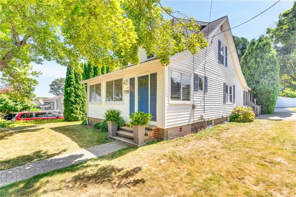 114 Rodman Street Narragansett RI 02882