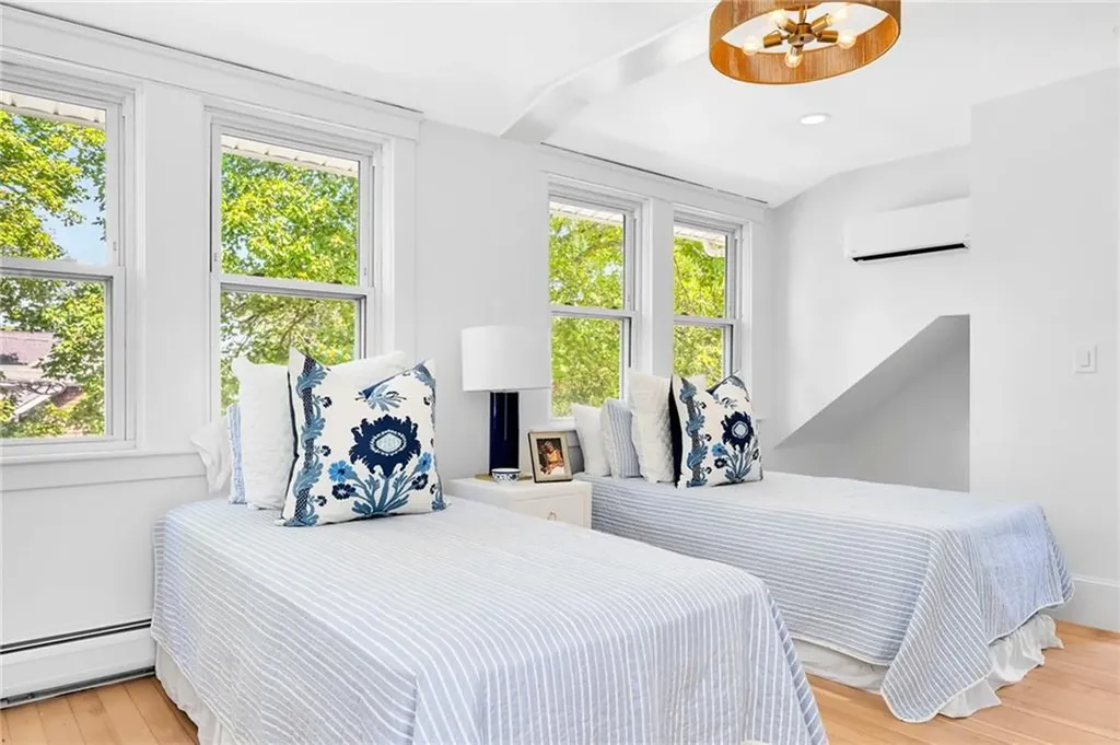 114 Rodman Street Narragansett RI 02882