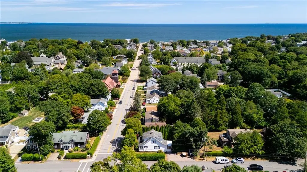 114 Rodman Street Narragansett RI 02882
