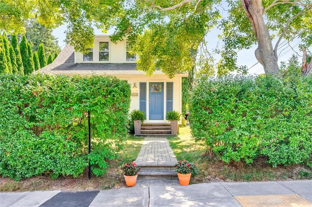 114 Rodman Street Narragansett RI 02882