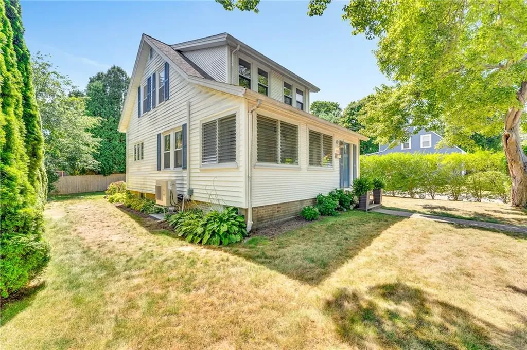 114 Rodman Street Narragansett RI 02882