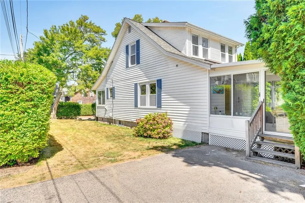 114 Rodman Street Narragansett RI 02882