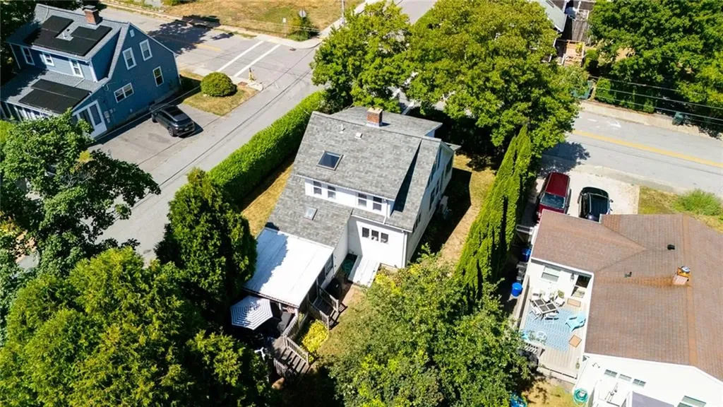 114 Rodman Street Narragansett RI 02882