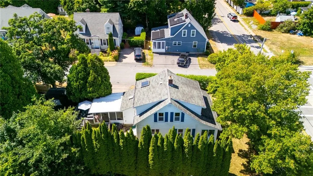 114 Rodman Street Narragansett RI 02882