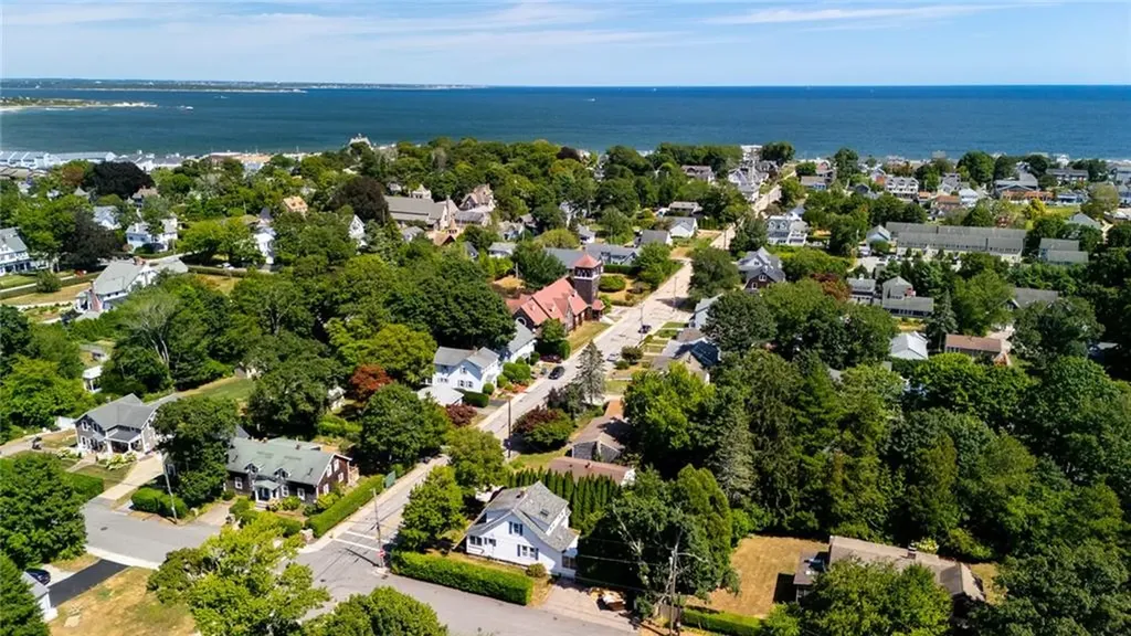 114 Rodman Street Narragansett RI 02882