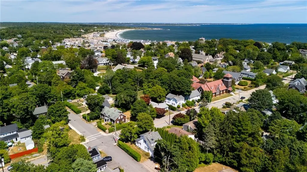 114 Rodman Street Narragansett RI 02882