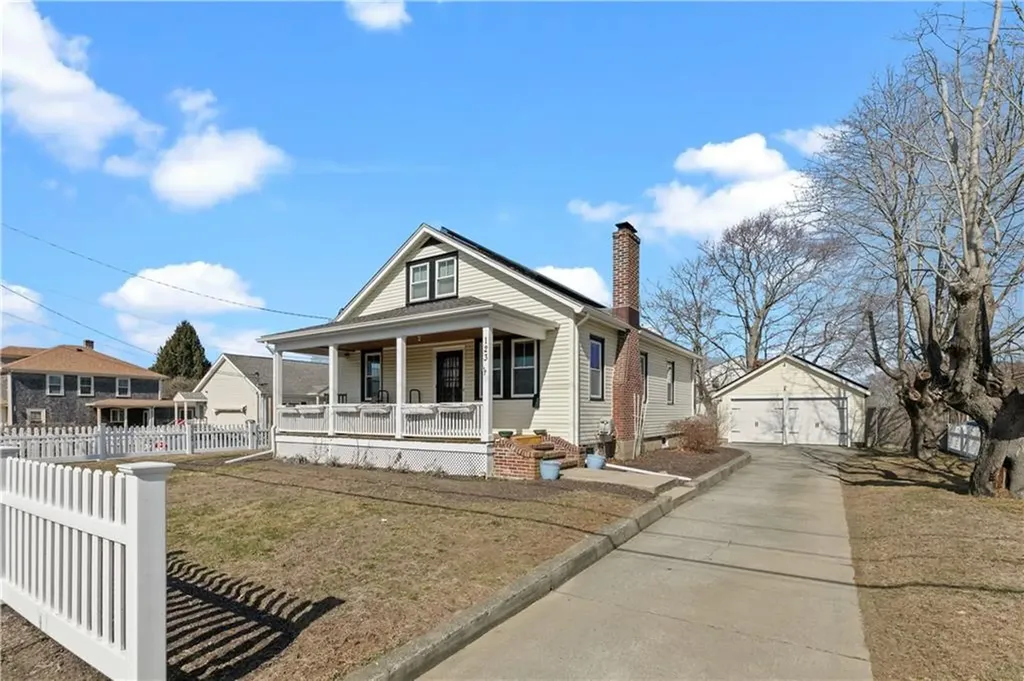 123 Beacon Street Middletown RI 02842