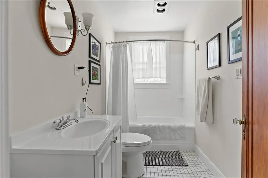 123 Beacon Street Middletown RI 02842