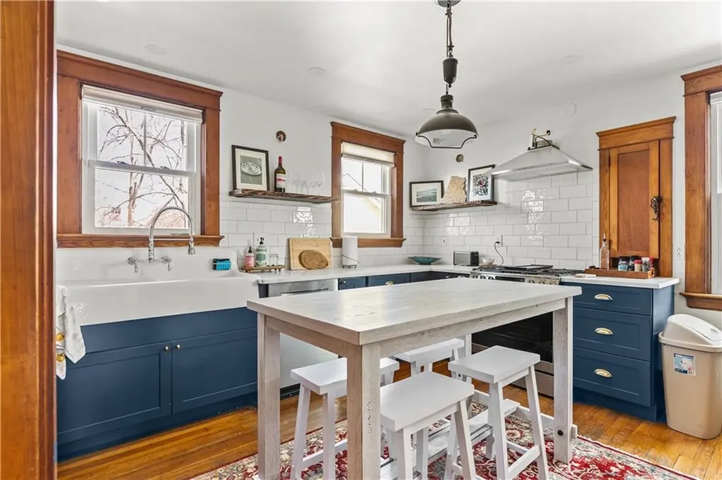 123 Beacon Street Middletown RI 02842