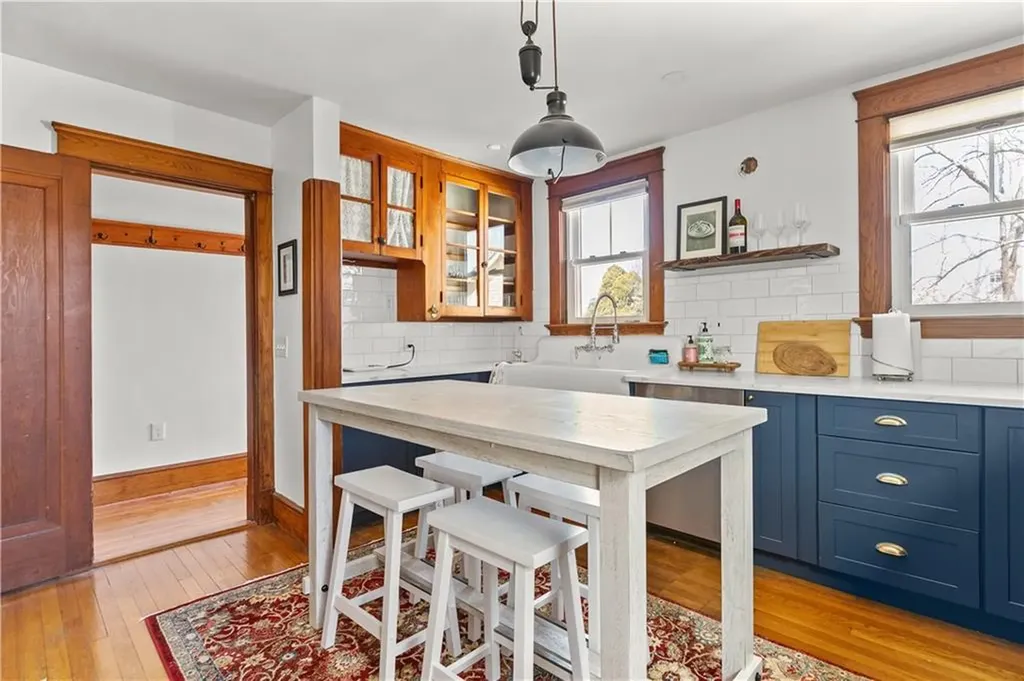 123 Beacon Street Middletown RI 02842