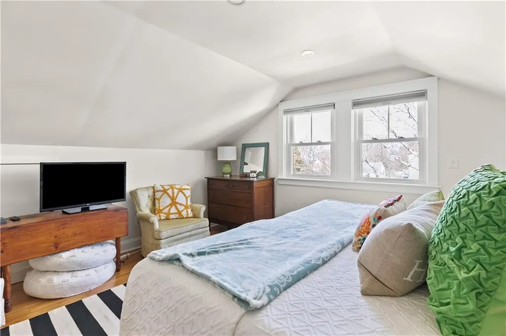 123 Beacon Street Middletown RI 02842