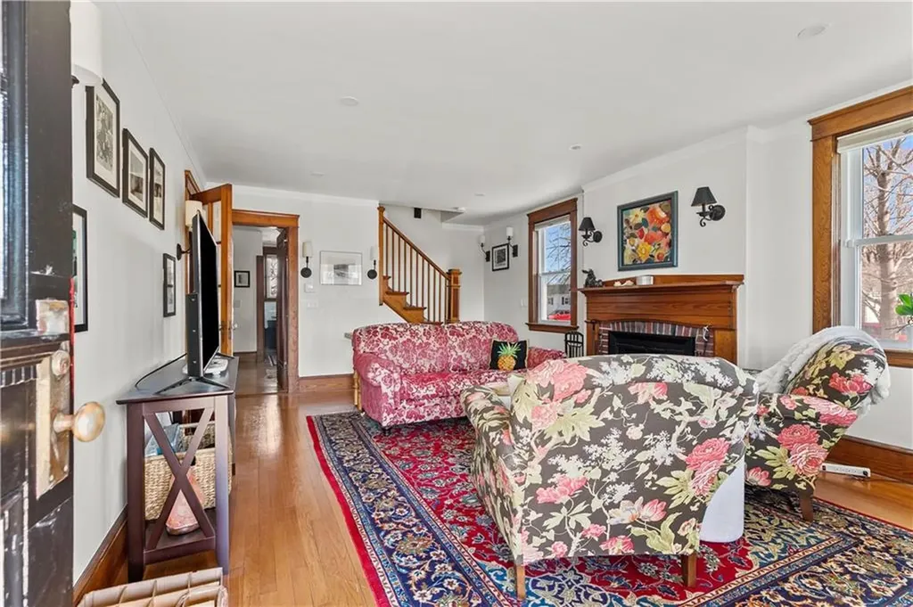123 Beacon Street Middletown RI 02842