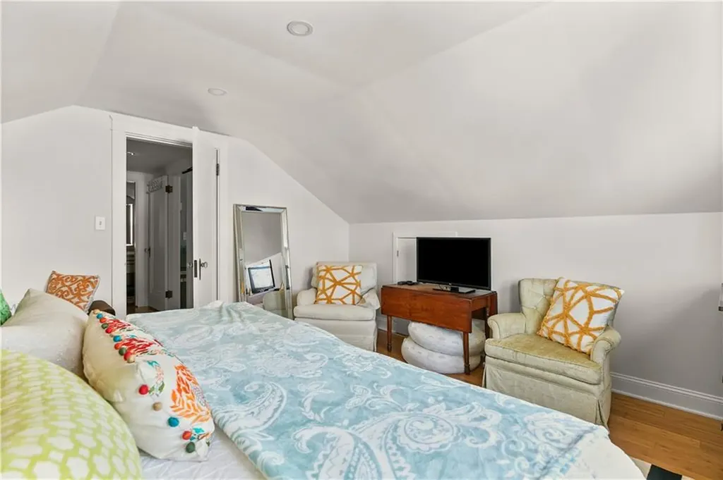 123 Beacon Street Middletown RI 02842