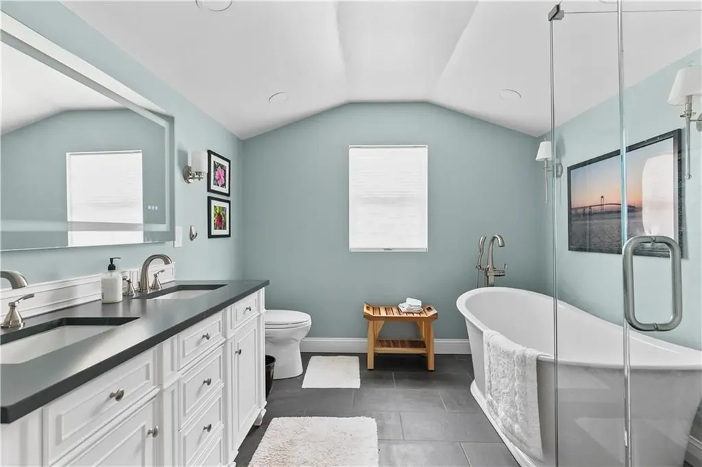 123 Beacon Street Middletown RI 02842