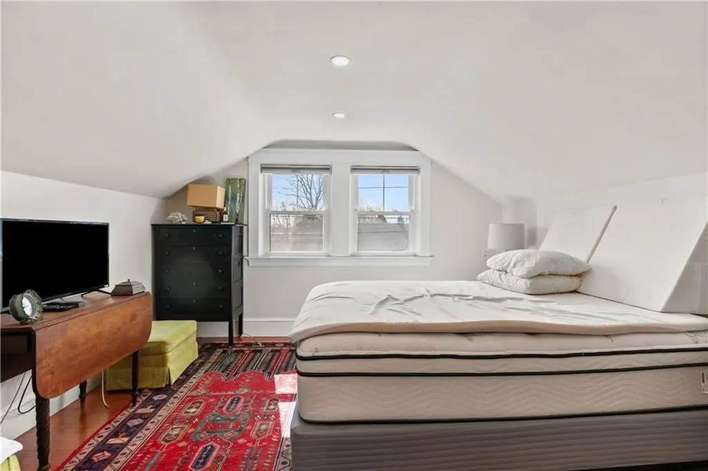 123 Beacon Street Middletown RI 02842