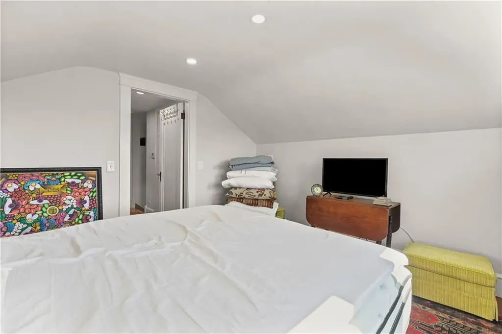 123 Beacon Street Middletown RI 02842