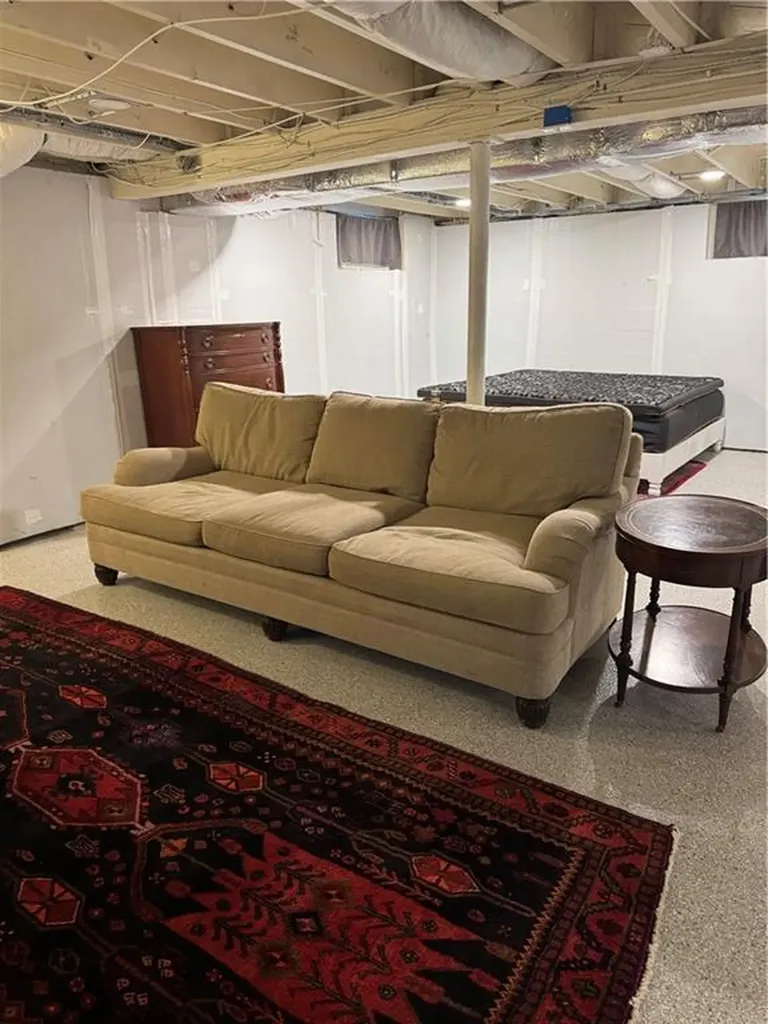 123 Beacon Street Middletown RI 02842
