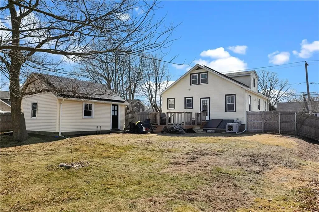 123 Beacon Street Middletown RI 02842