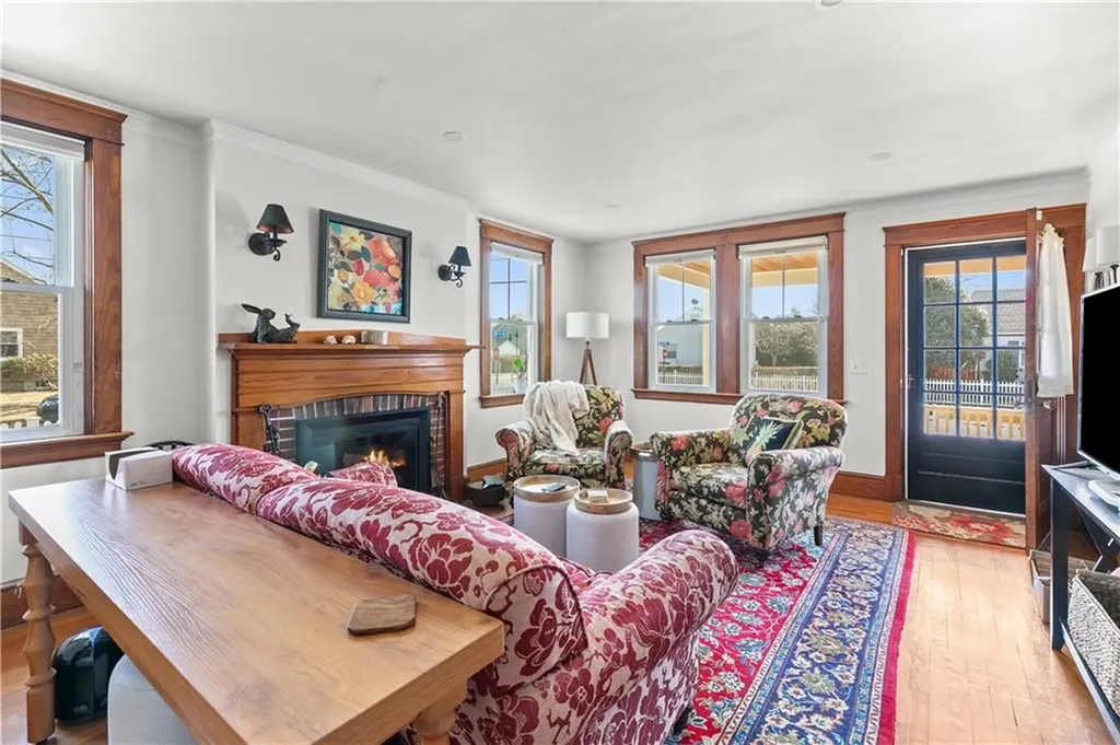 123 Beacon Street Middletown RI 02842