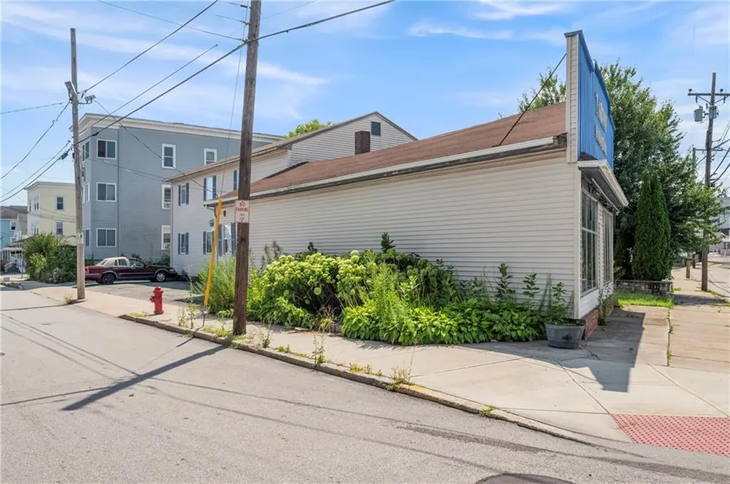 617 Elm Street Woonsocket RI 02895