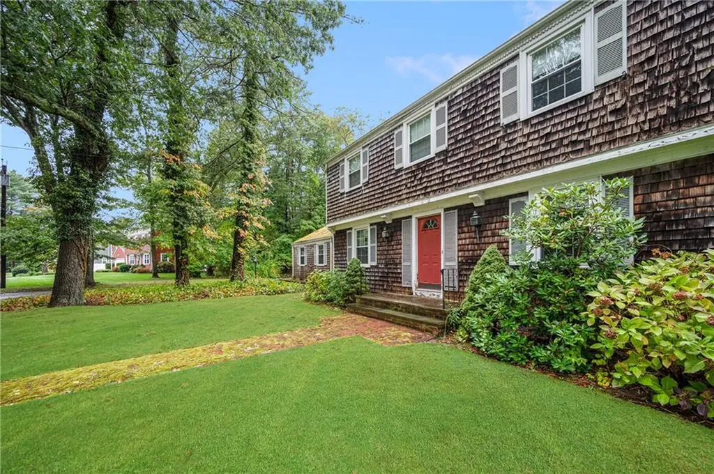 4 Old Chimney Road Barrington RI 02806