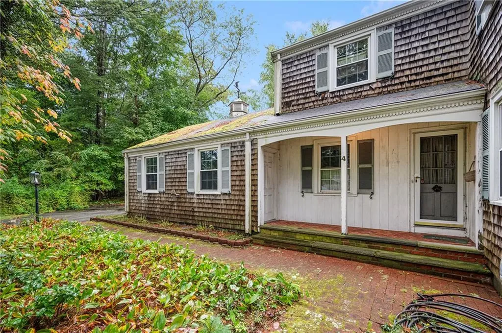 4 Old Chimney Road Barrington RI 02806