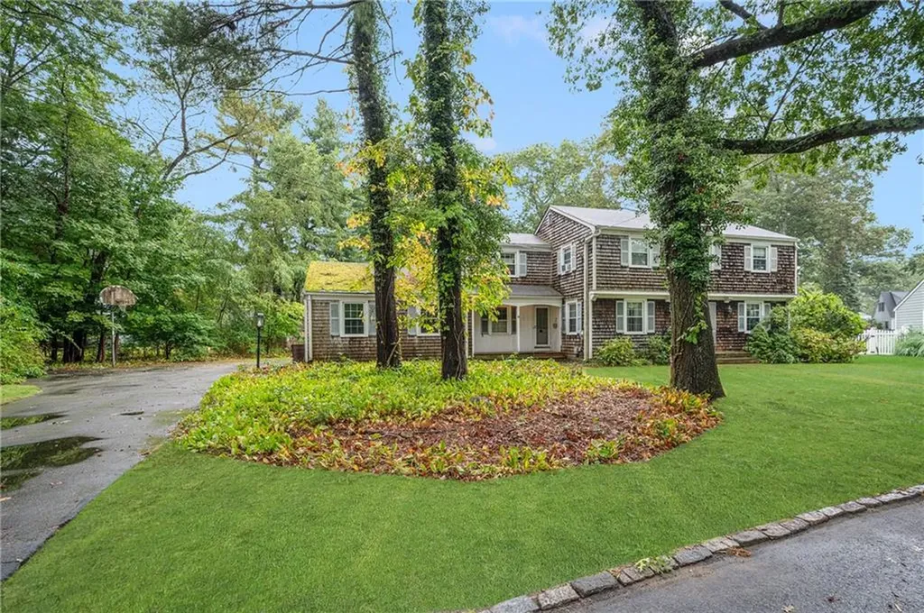 4 Old Chimney Road Barrington RI 02806