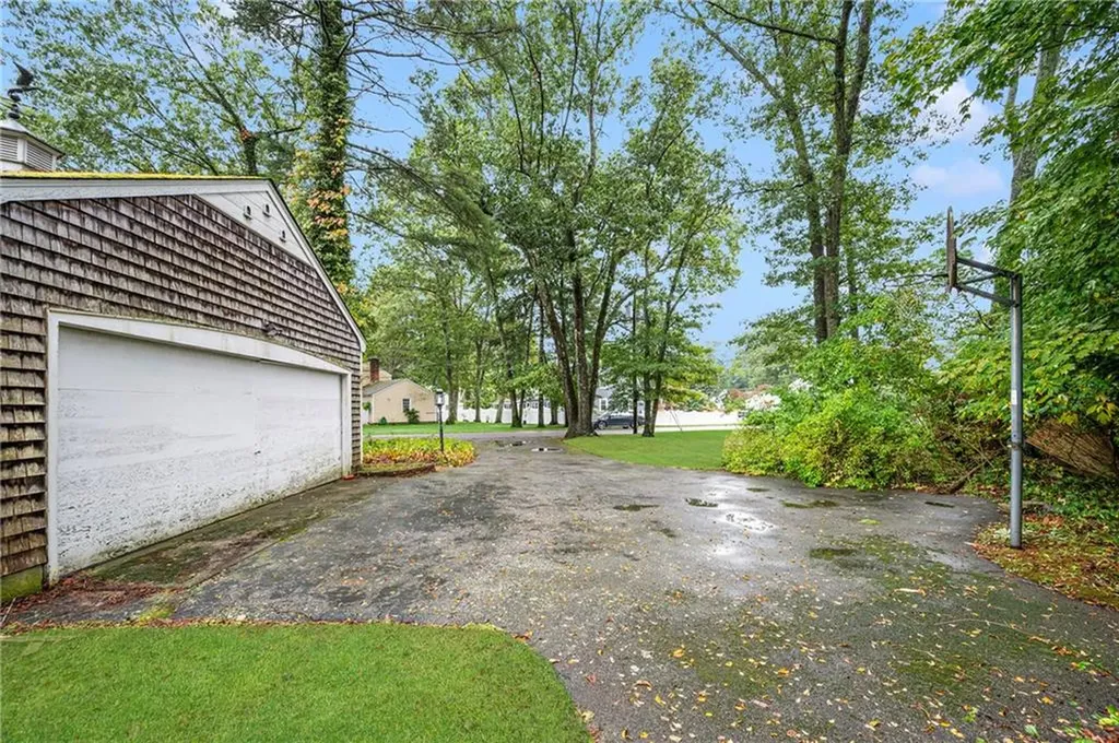 4 Old Chimney Road Barrington RI 02806