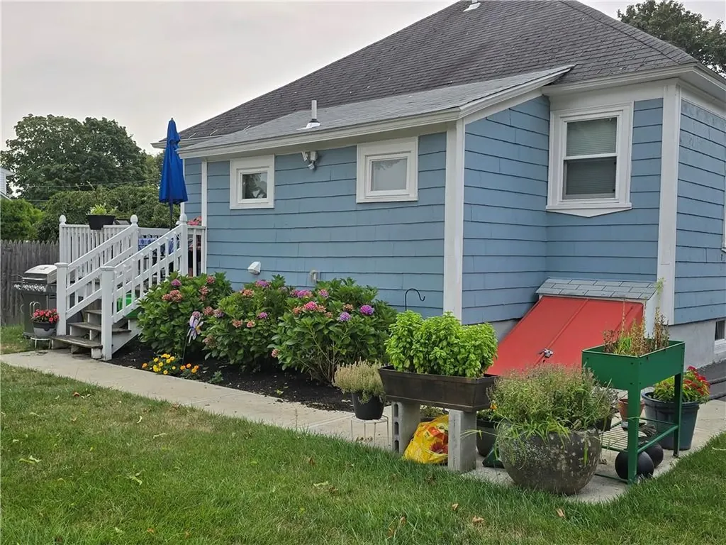 83 Payton Avenue Warwick RI 02889