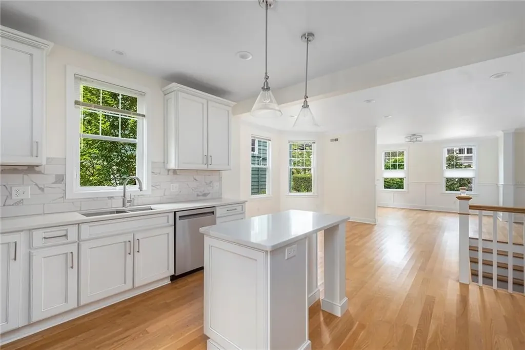 597 Angell Street Providence RI 02906