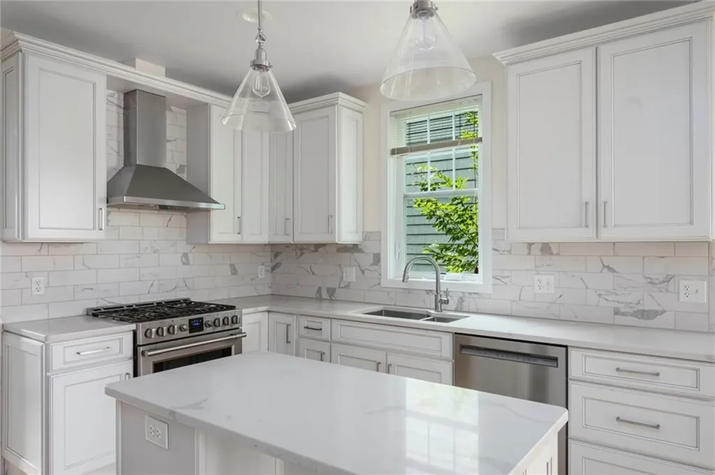 597 Angell Street Providence RI 02906