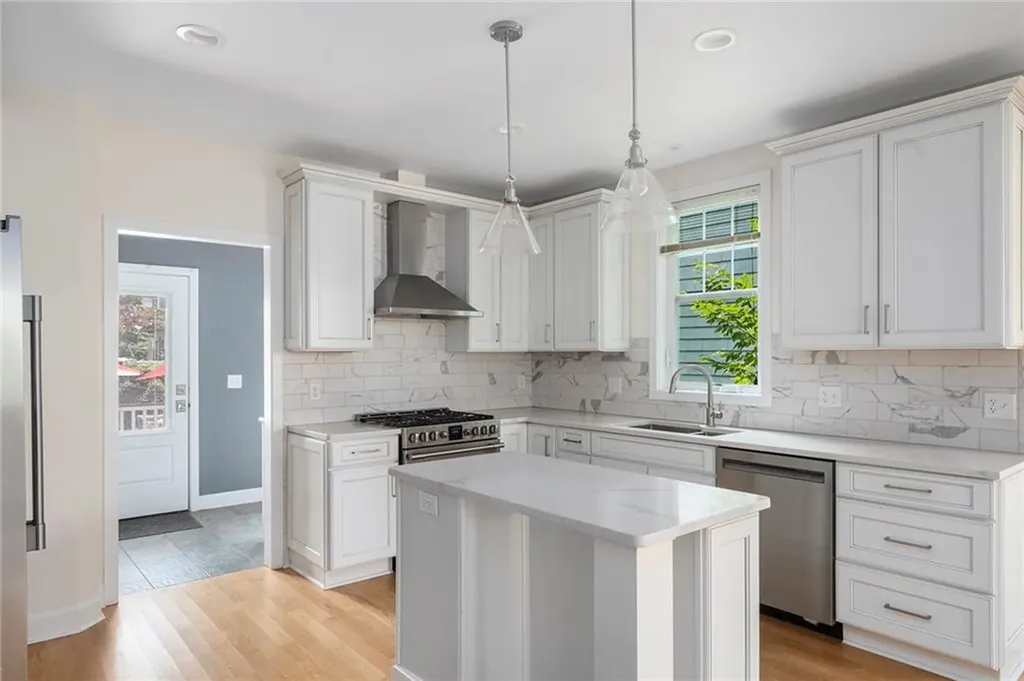 597 Angell Street Providence RI 02906