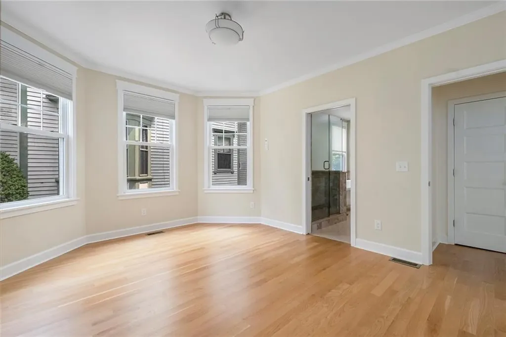 597 Angell Street Providence RI 02906