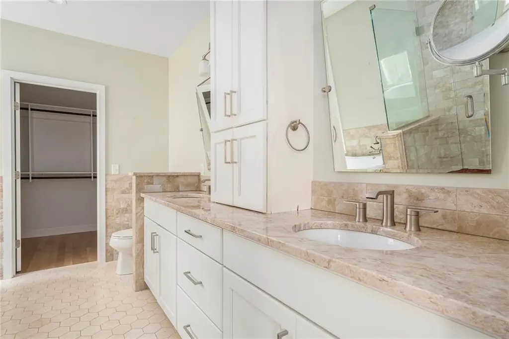 597 Angell Street Providence RI 02906