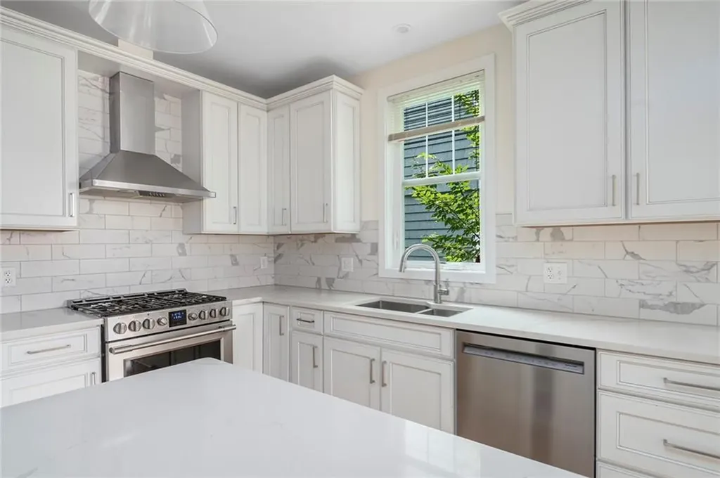 597 Angell Street Providence RI 02906