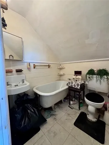 92 Halleck Avenue East Providence RI 02915