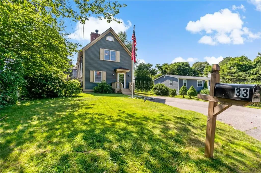 33 Wapping Drive Bristol RI 02809
