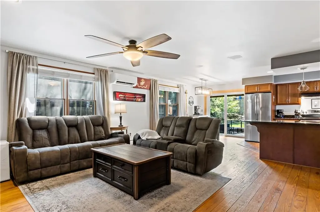 33 Wapping Drive Bristol RI 02809