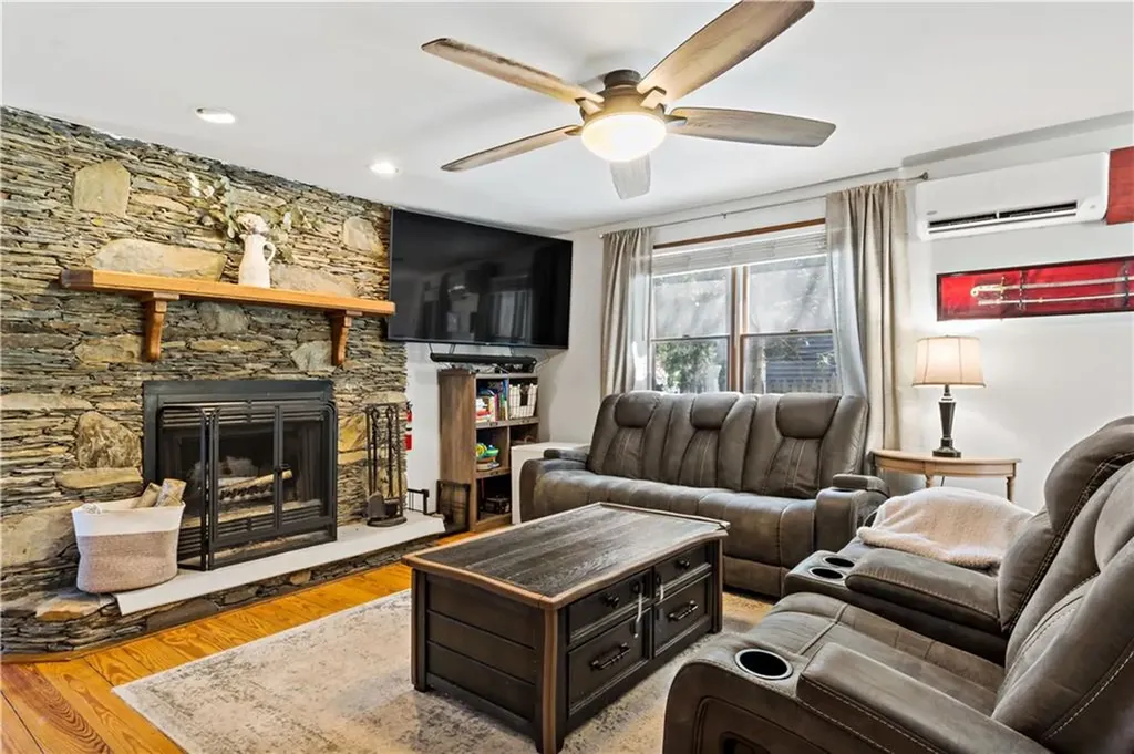 33 Wapping Drive Bristol RI 02809