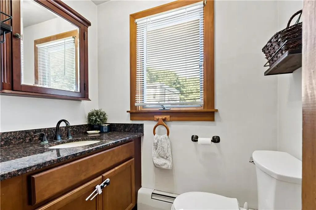 33 Wapping Drive Bristol RI 02809
