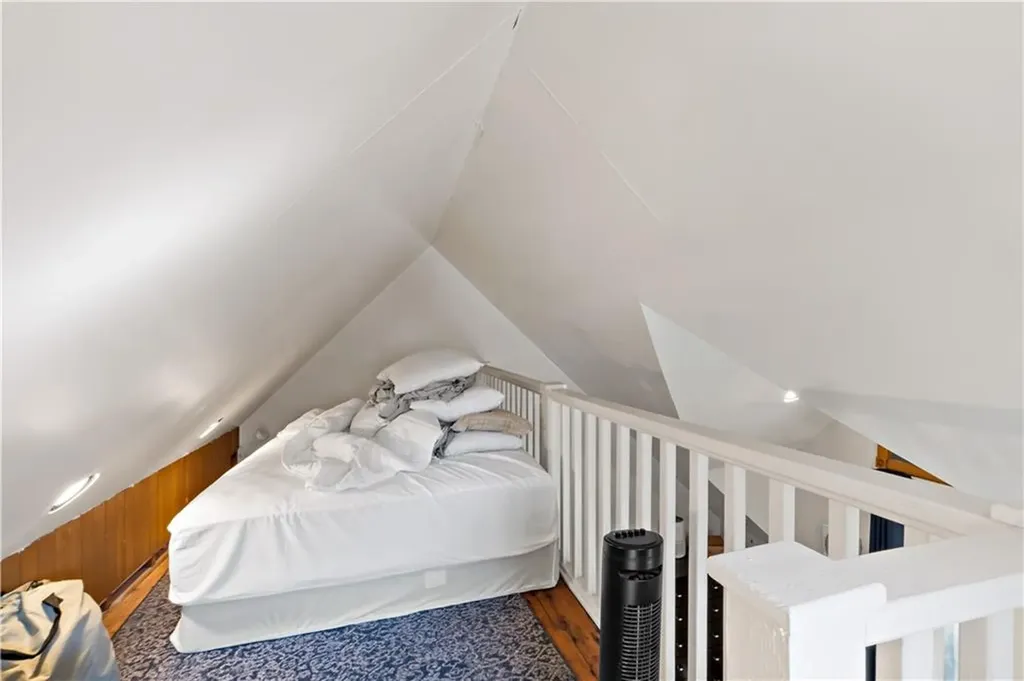 33 Wapping Drive Bristol RI 02809