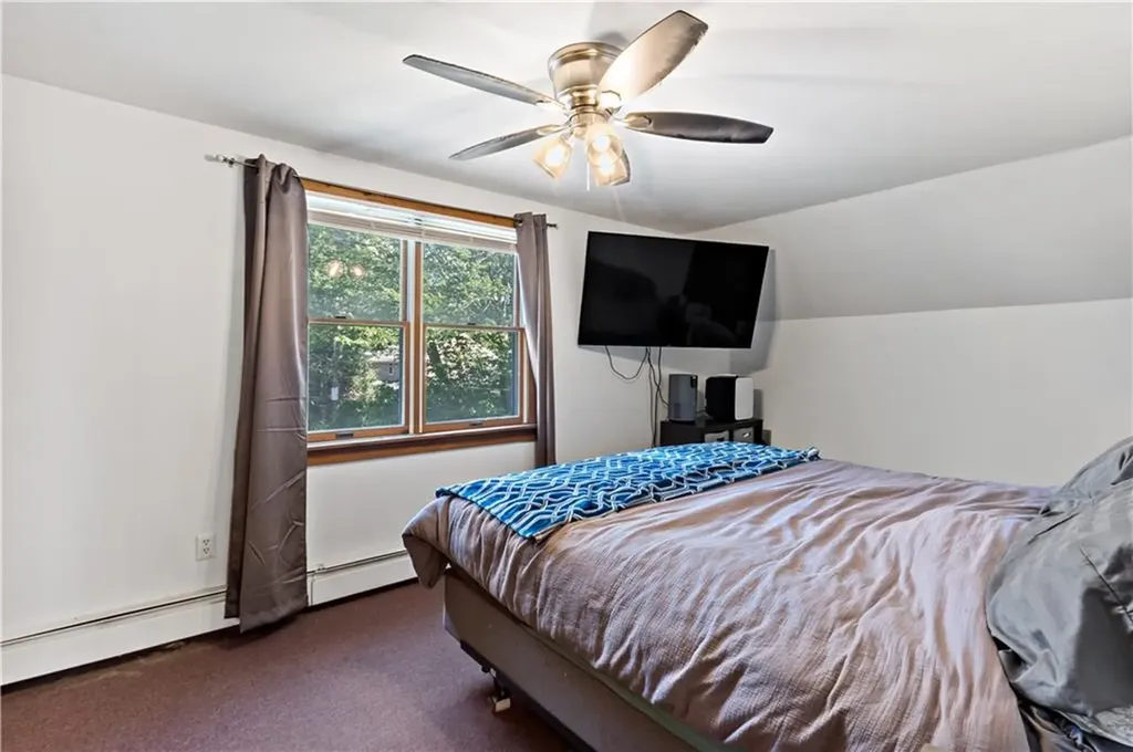 33 Wapping Drive Bristol RI 02809