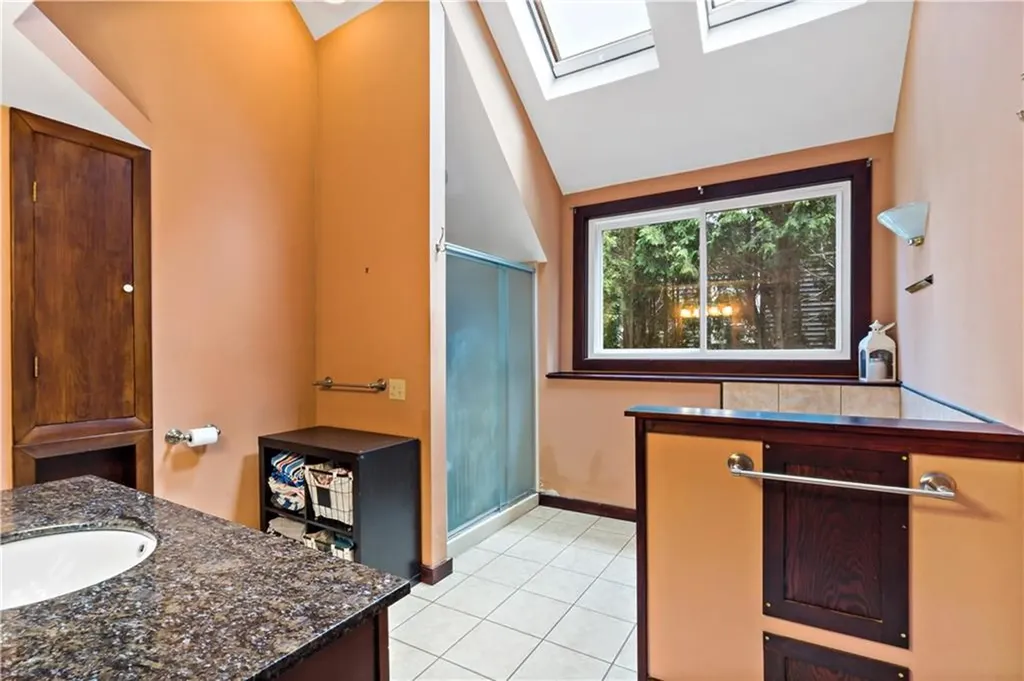33 Wapping Drive Bristol RI 02809