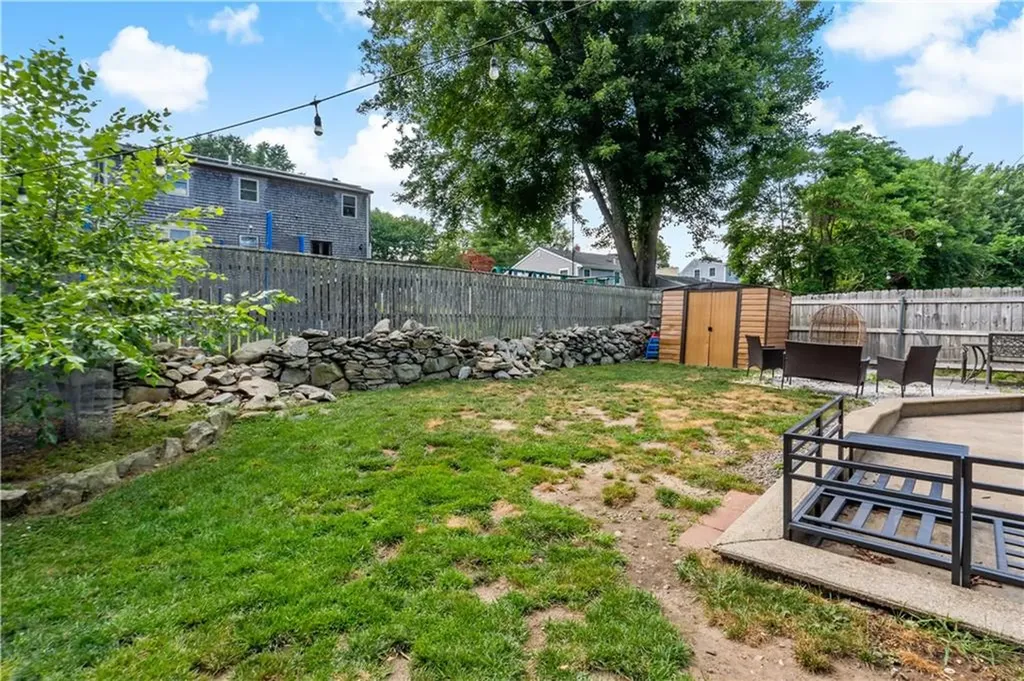 33 Wapping Drive Bristol RI 02809