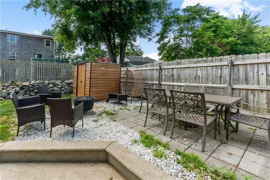 33 Wapping Drive Bristol RI 02809